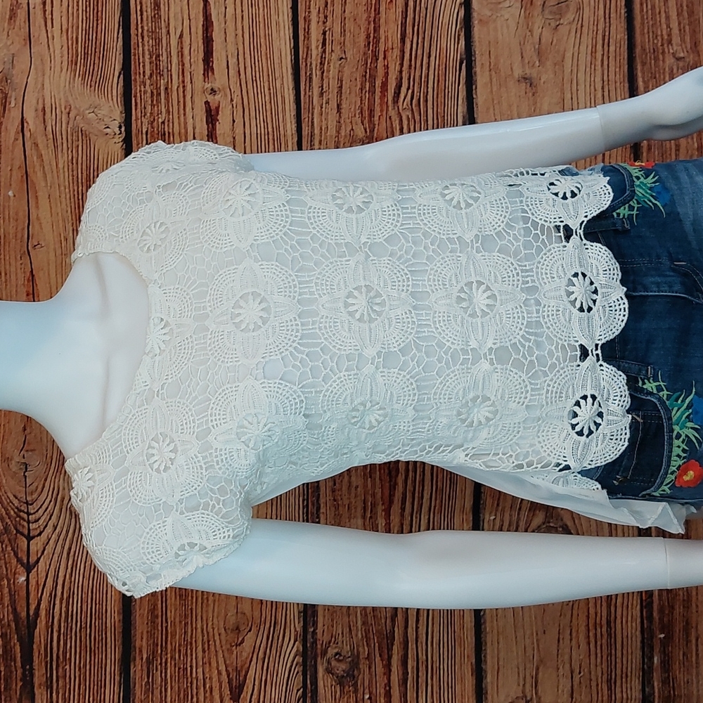 Charlotte Russe Sheer Cream Lace Flowy Hi Lo Top Small S